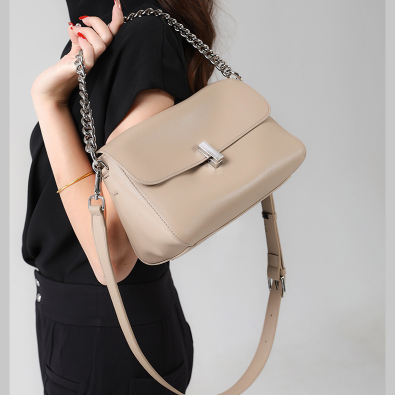 Bolsa Mirabella – Bolsa de couro feminina tiracolo com corrente