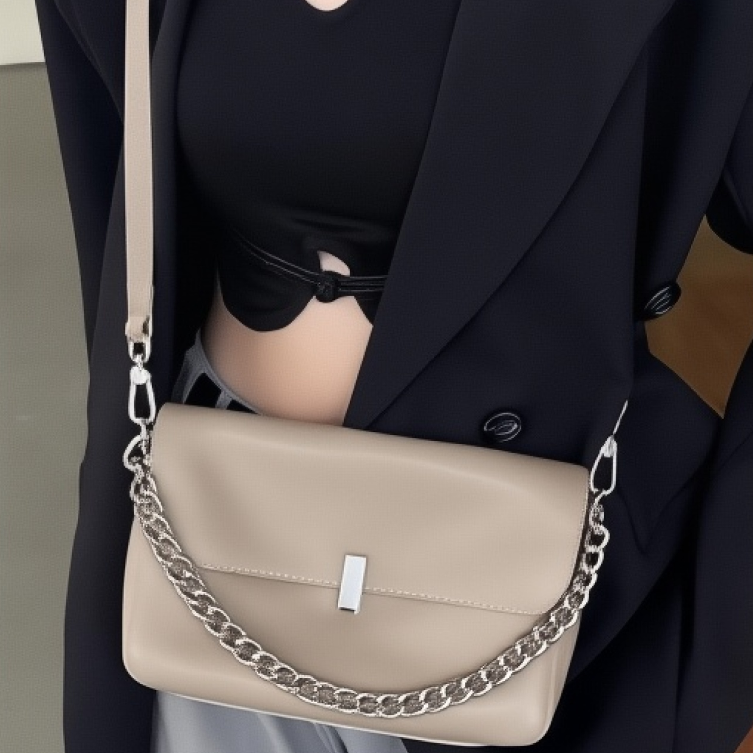 Bolsa Mirabella – Bolsa de couro feminina tiracolo com corrente