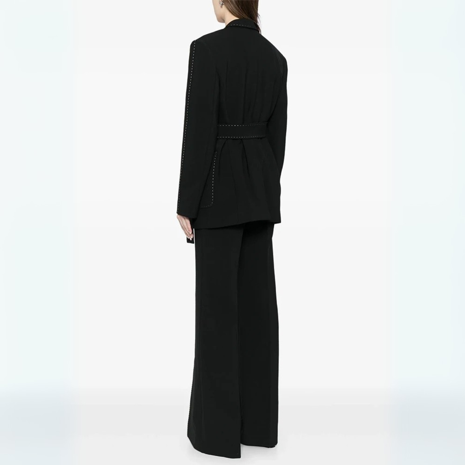 Conjunto Andros – Terno feminino com blazer estruturado preto ou branco e calça de alfaiataria reta